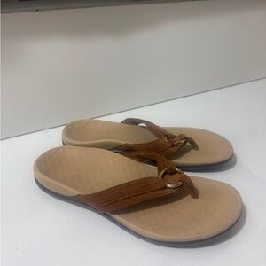 Leather thong sandals, Vionic Tide Aloe Brown Tan Women's Sandals